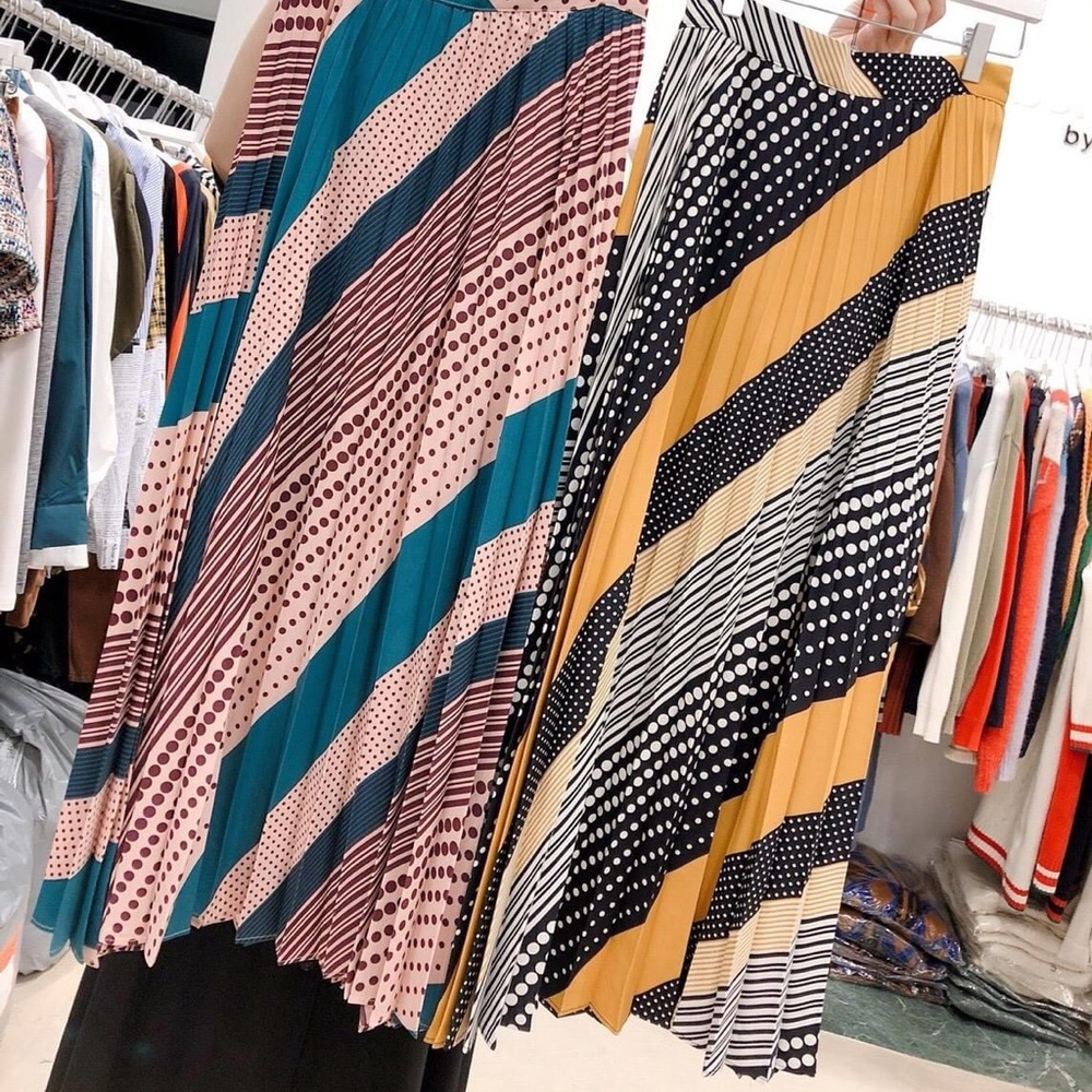 Abstract Print Skirt - Picture 2 of 2